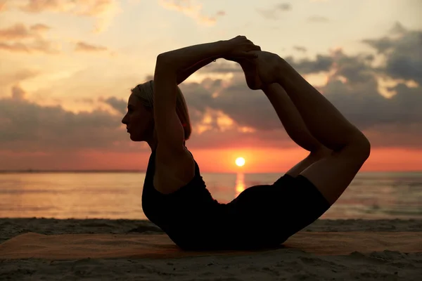 Fitness Sport Healthy Lifestyle Concept Woman Doing Yoga Bow Pose — Stock Photo, Image