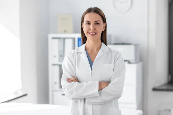 Medicine Healthcare Profession Concept Smiling Female Doctor Crossed Arms Hospital — Stok fotoğraf