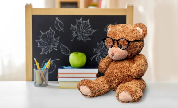 Education School Childhood Concept Brown Teddy Bear Glasses Chalkboard Background — ストック写真
