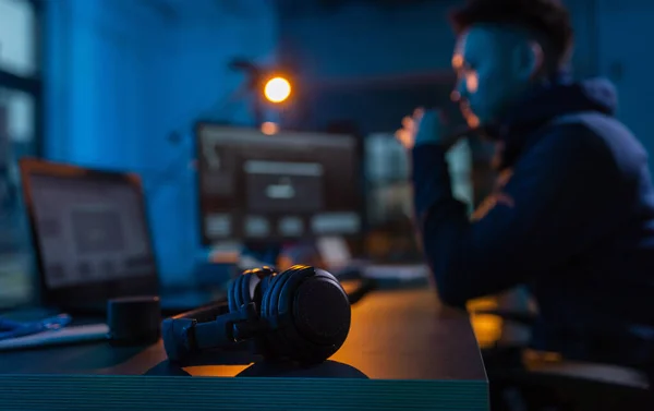 Cybercrime Hacking Technology Concept Close Male Hacker Dark Room Headphones — Foto de Stock