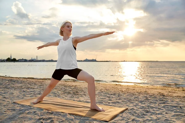 Fitness Sport Healthy Lifestyle Concept Happy Woman Doing Yoga Warrior — Stockfoto