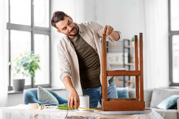 Reparação Diy Conceito Melhoria Casa Homem Com Régua Medindo Mesa — Fotografia de Stock