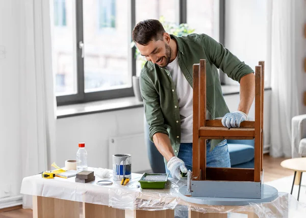 Renovação Diy Conceito Melhoria Casa Homem Luvas Com Pintura Rolo — Fotografia de Stock