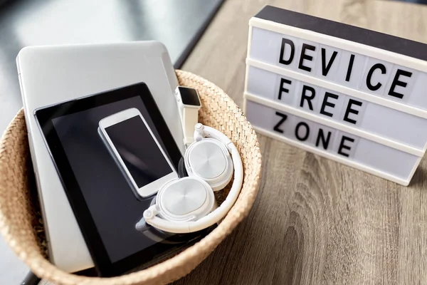 Digital Detox Technology Concept Close Device Free Zone Words Light — Stockfoto