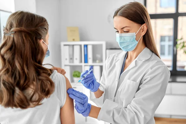 Health Medicine Pandemic Concept Female Doctor Nurse Wearing Protective Medical — Stock Photo, Image