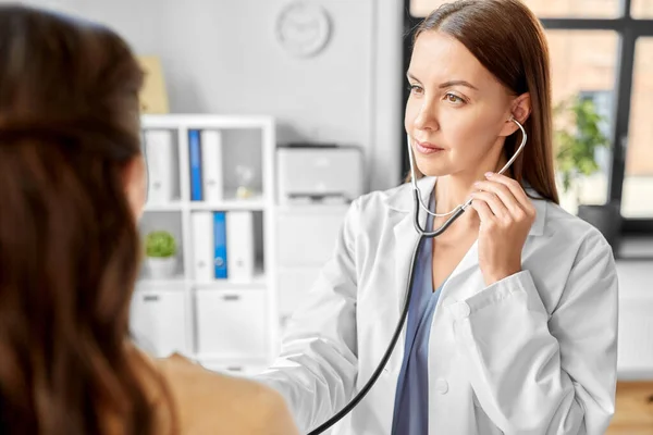 Medicine Healthcare People Concept Female Doctor Stethoscope Woman Patient Hospital — Stock Photo, Image