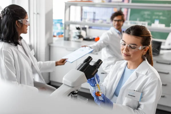 Science Research Work People Concept International Group Scientists Microscope Working — Stockfoto