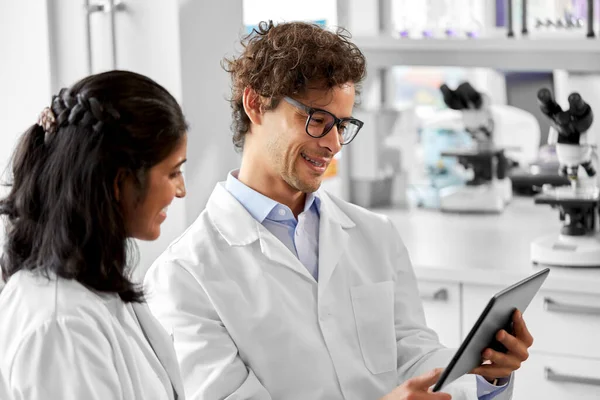 Science Research Work People Concept Happy International Scientists Tablet Computer — Stockfoto