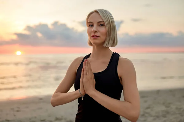 Yoga Mindfulness Meditation Concept Woman Meditating Beach Sunset — Stock Photo, Image