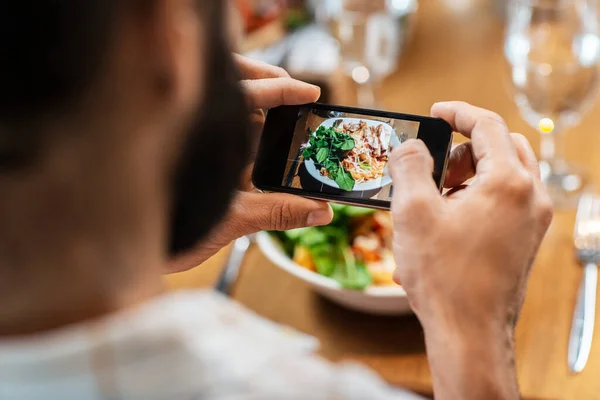 Technology People Concept Close Man Smartphone Photographing Food Restaurant — Foto de Stock