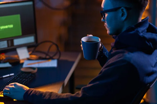 Cybercrime Hacking Technology Concept Close Male Hacker Dark Room Drinking — Stockfoto