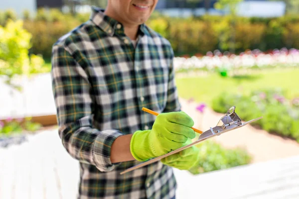Gardening People Concept Close Happy Smiling Man Writing Clipboard Summer — 图库照片