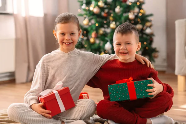 Christmas Winter Holidays Childhood Concept Happy Girl Boy Pajamas Gifts — Stok fotoğraf