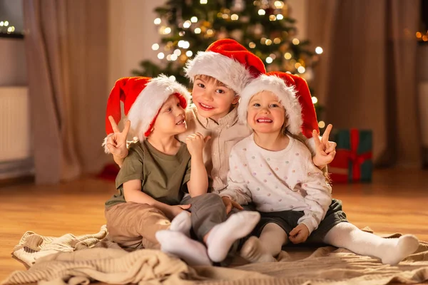 Christmas Winter Holidays Childhood Concept Happy Little Girl Boys Santa — Zdjęcie stockowe