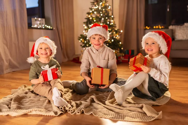 Χριστούγεννα Χειμερινές Διακοπές Και Την Έννοια Της Παιδικής Ηλικίας Ευτυχισμένη — Φωτογραφία Αρχείου