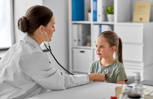 Medicine Healthcare Pediatry Concept Female Doctor Pediatrician Stethoscope Little Girl — Stock Photo, Image