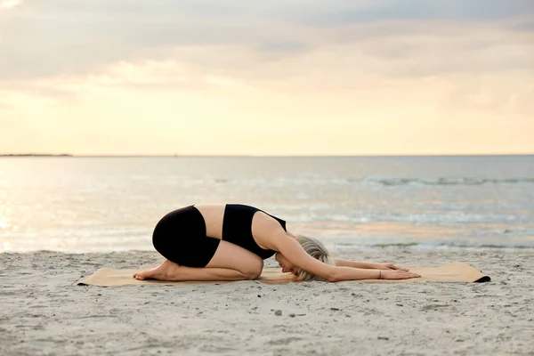 Fitness Sport Healthy Lifestyle Concept Woman Doing Yoga Child Pose — 图库照片
