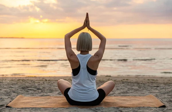 Yoga Mindfulness Meditation Concept Woman Meditating Lotus Pose Beach Sunset — Stok fotoğraf