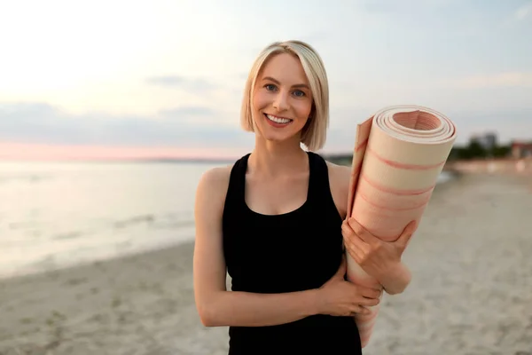 Fitness Sport Healthy Lifestyle Concept Happy Smiling Woman Yoga Mat — Foto Stock