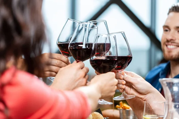 Leisure People Celebration Concept Close Happy Friends Drinking Red Wine — Stockfoto