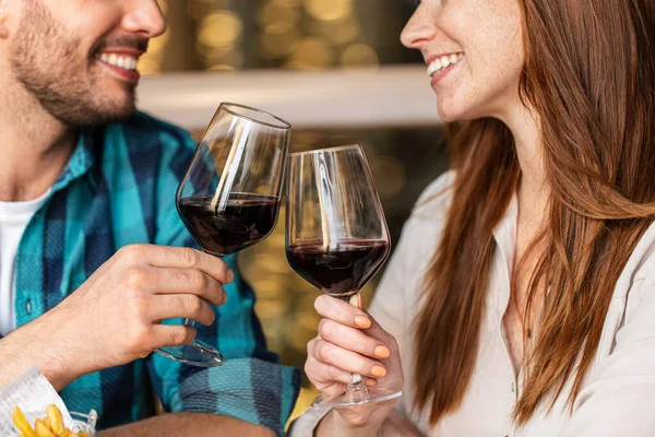 Leisure Drinks People Concept Close Happy Couple Drinking Red Wine — Stok fotoğraf