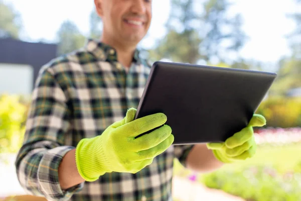 Gardening People Concept Close Happy Smiling Man Tablet Computer Summer — Stock Photo, Image