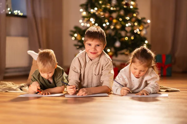 Christmas Winter Holidays Childhood Concept Happy Little Girl Boys Drawing — Zdjęcie stockowe