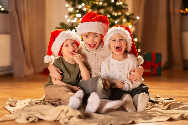 Christmas Winter Holidays Childhood Concept Happy Little Girl Boys Santa — Zdjęcie stockowe