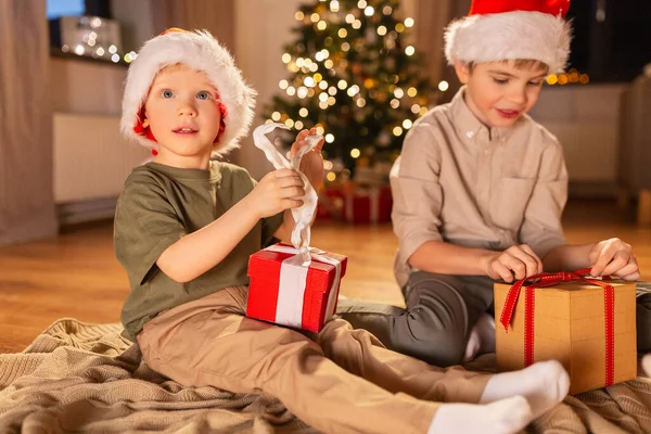 Χριστούγεννα Χειμερινές Διακοπές Και Την Έννοια Της Παιδικής Ηλικίας Χαρούμενα — Φωτογραφία Αρχείου