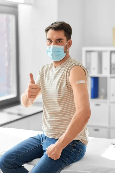 Health Medicine Pandemic Concept Male Patient Mask Patch His Arm — Stock fotografie