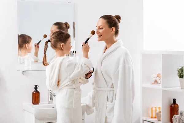 Concepto Belleza Familia Personas Feliz Madre Sonriente Hija Pequeña Con — Foto de Stock