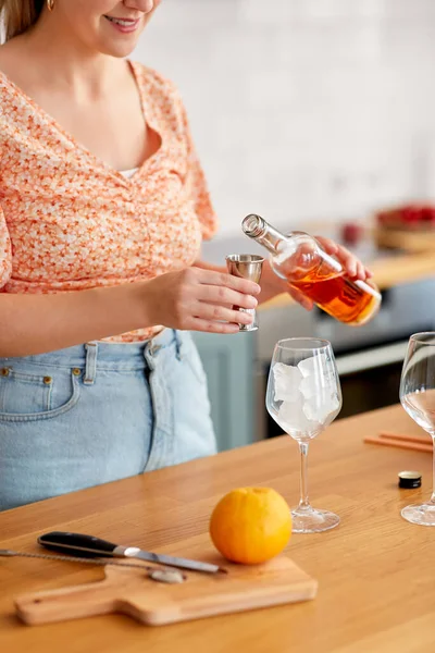 Drinks People Concept Close Woman Pouring Liquor Glass Bottle Jigger — 图库照片