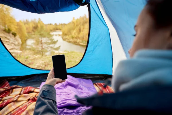 Travel Tourism Camping Concept Close Woman Smartphone Sleeping Bags Camp — Foto de Stock