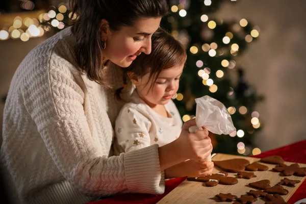 Family Cooking Winter Holidays Concept Happy Mother Baby Daughter Decorating — Foto Stock