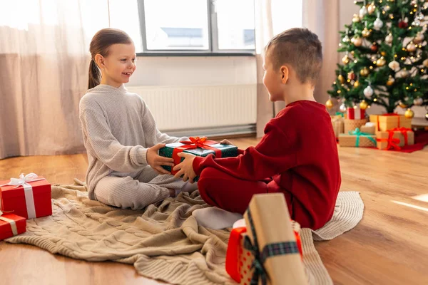 Christmas Winter Holidays Childhood Concept Happy Girl Boy Pajamas Holding — Stock fotografie