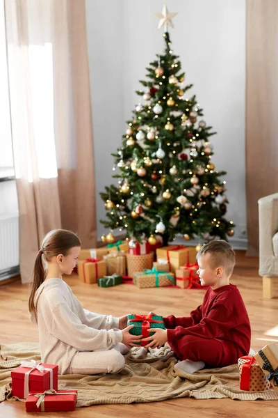 Christmas Winter Holidays Childhood Concept Happy Girl Boy Pajamas Holding — Foto de Stock