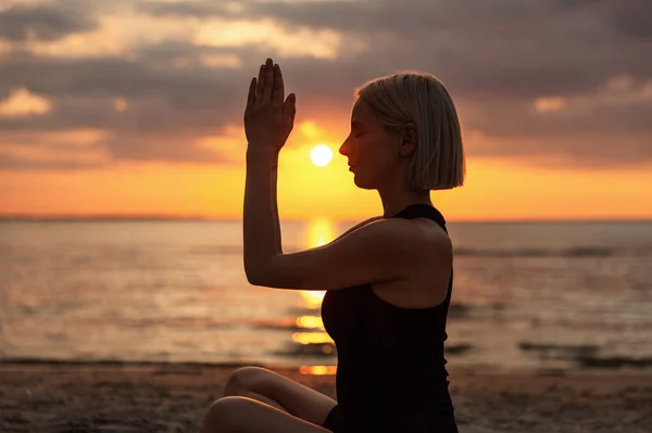 Yoga Mindfulness Meditation Concept Woman Meditating Easy Pose Beach Sunset — Stockfoto