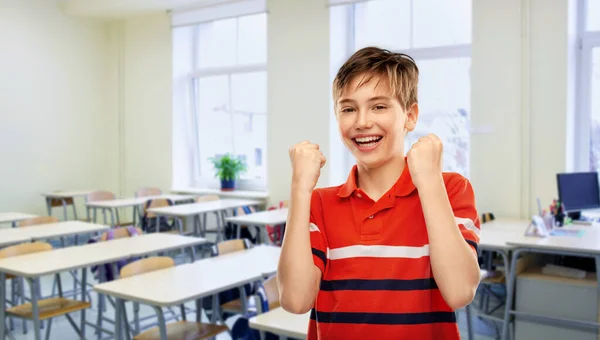 Εκπαίδευση Σχολείο Και Άνθρωποι Έννοια Πορτρέτο Του Χαρούμενου Χαμογελαστό Αγόρι — Φωτογραφία Αρχείου
