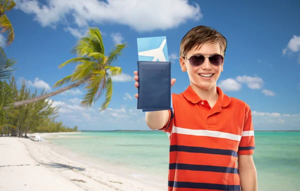 Travel Tourism People Concept Portrait Happy Smiling Boy Sunglasses Red — Stockfoto