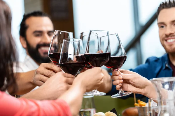 Leisure People Celebration Concept Close Happy Friends Drinking Red Wine — Stok fotoğraf