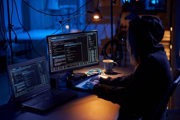 Cybercrime Hacking Technology Concept Female Hacker Dark Room Writing Code — Stok Foto