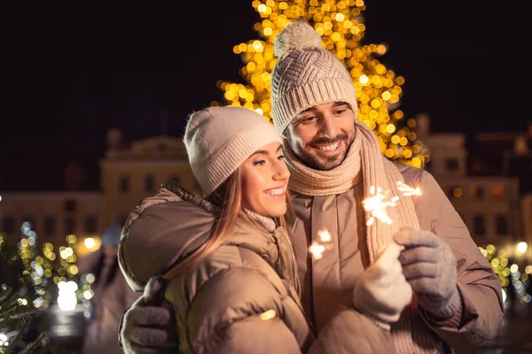 Winter Holidays People Concept Happy Smiling Couple Sparklers Hugging Christmas — Zdjęcie stockowe