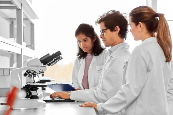 Science Research Work People Concept International Team Scientists Microscopes Laptop — Stockfoto