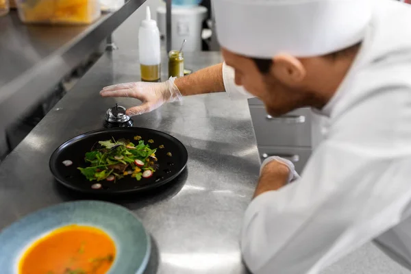 Food Cooking Profession People Concept Close Male Chef Plate Salad — Fotografia de Stock