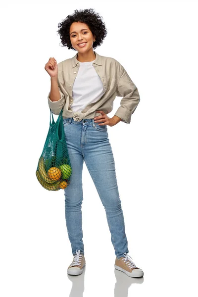 Nachhaltigkeit Lebensmitteleinkauf Und Umweltfreundliches Konzept Glücklich Lächelnde Frau Mit Mehrwegtasche — Stockfoto