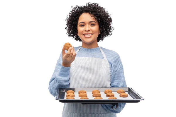 Koken Culinair Mensen Concept Vrolijke Glimlachende Vrouw Schort Met Bakplaat — Stockfoto