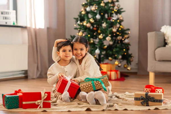 Christmas Winter Holidays Childhood Concept Happy Little Girl Boy Gifts — Stockfoto