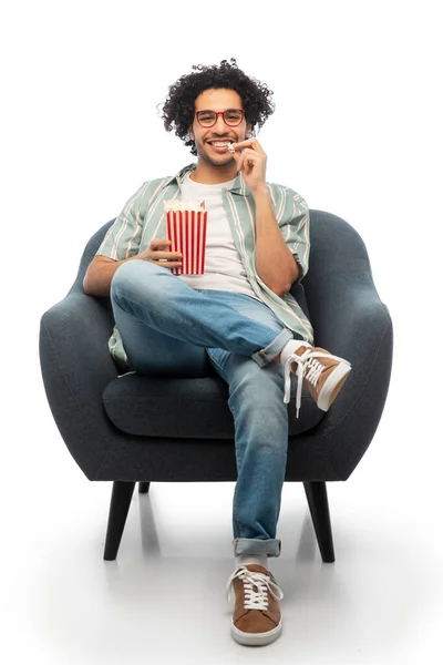 People Furniture Concept Happy Smiling Young Man Glasses Popcorn Sitting — Foto Stock