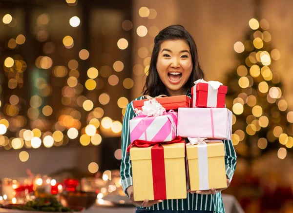 Christmas Holidays People Concept Happy Woman Gift Box Festive Lights — Zdjęcie stockowe