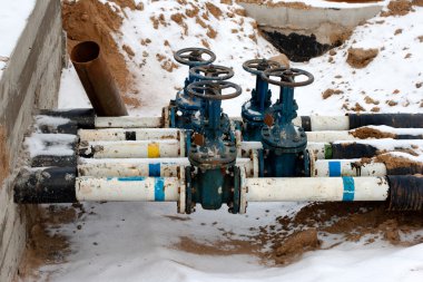 Endüstriyel boru hatları ve vanalar